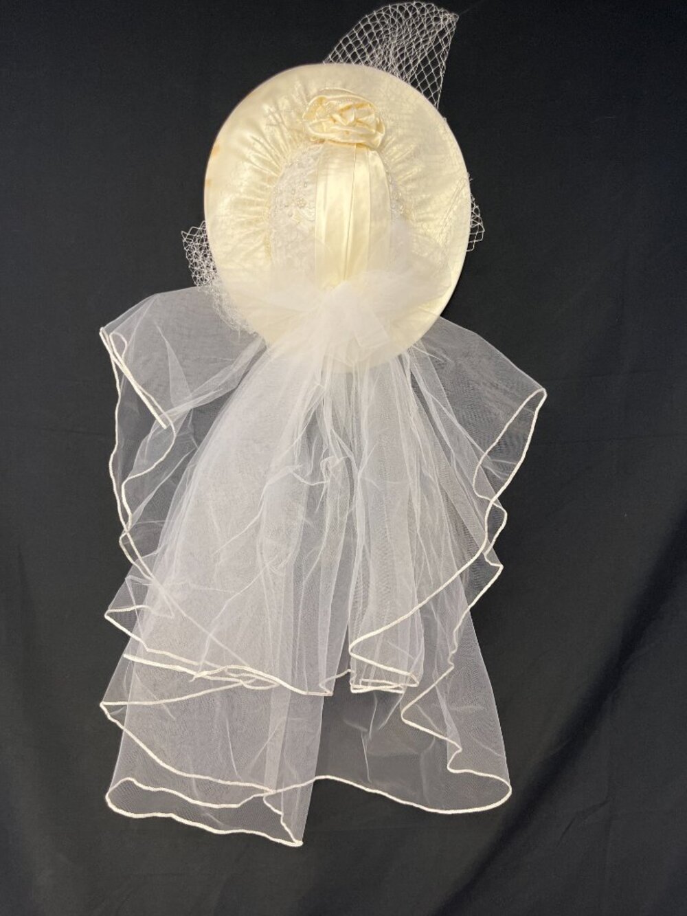 Vintage 1970's Wedding dress with long trail and floral beading - Picture 9 of 16